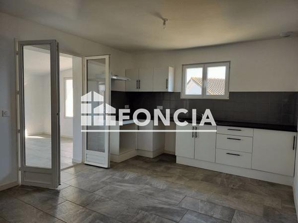 Location Appartement 4 pièces 82.8 m² - 26 Chemin de Montferrand Ambares-et-lagrave 33440