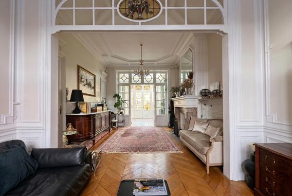 Lille Vauban Cormontaigne, très belle maison fin 19 ième de 236 m2, 6 chambres, jardin. Lille Lille Vauban Cormontaigne, très belle maison fin 19 ième de 236 m2, 6 chambres, jardin. Lille
