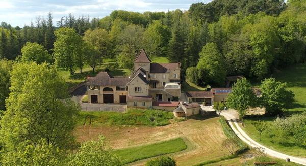 Vente Maison 11 pièces 275 m2 à Villefranche-du-Périgord