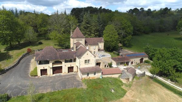 Vente Maison 11 pièces 275 m2 à Villefranche-du-Périgord