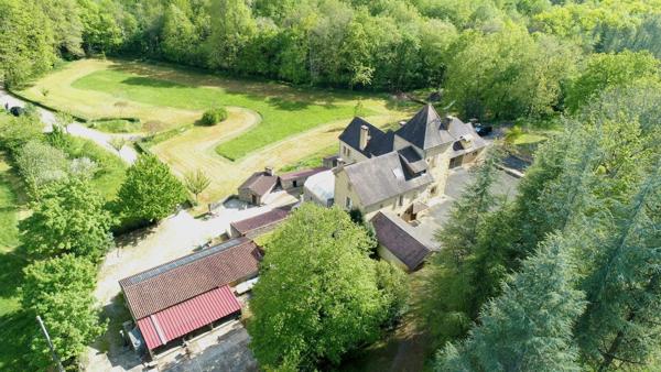 Vente Maison 11 pièces 275 m2 à Villefranche-du-Périgord