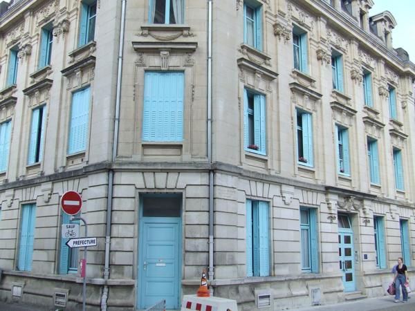 Appartement avec ascenseur, dans immeuble centre-ville  !