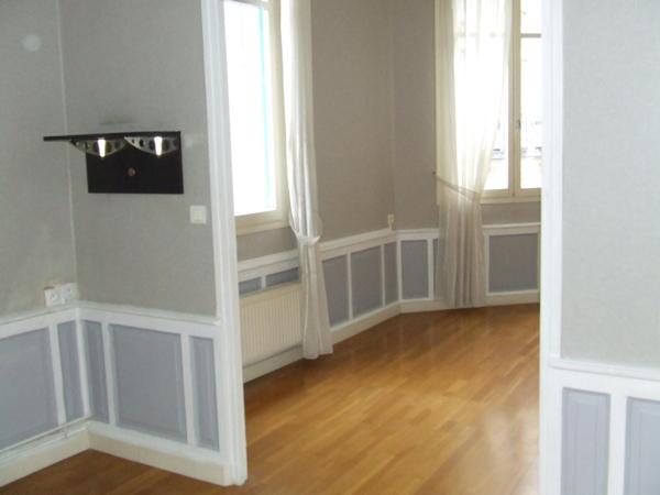 Appartement avec ascenseur, dans immeuble centre-ville  !