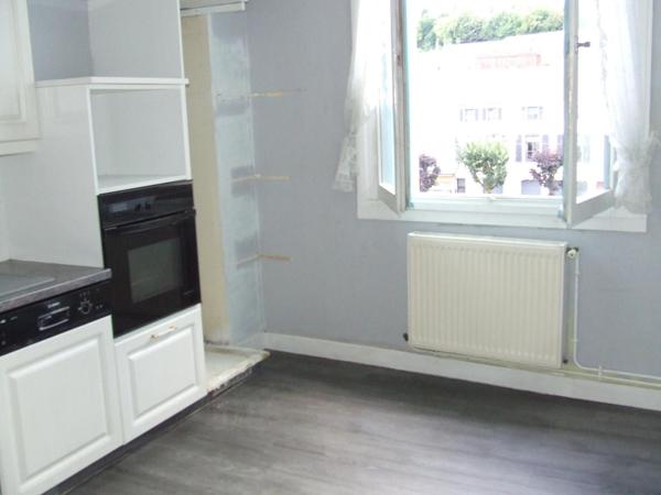 Appartement avec ascenseur, dans immeuble centre-ville  !