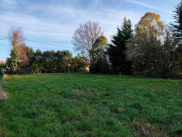 TERRAIN A BATIR 850 m² ( LIBRE DE CONSTRUCTEUR)