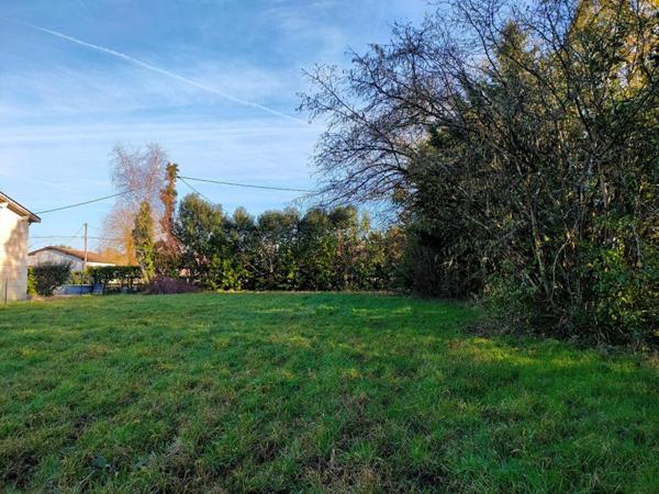 TERRAIN A BATIR 850 m² ( LIBRE DE CONSTRUCTEUR)