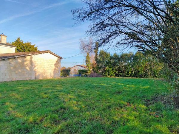 TERRAIN A BATIR 850 m² ( LIBRE DE CONSTRUCTEUR)