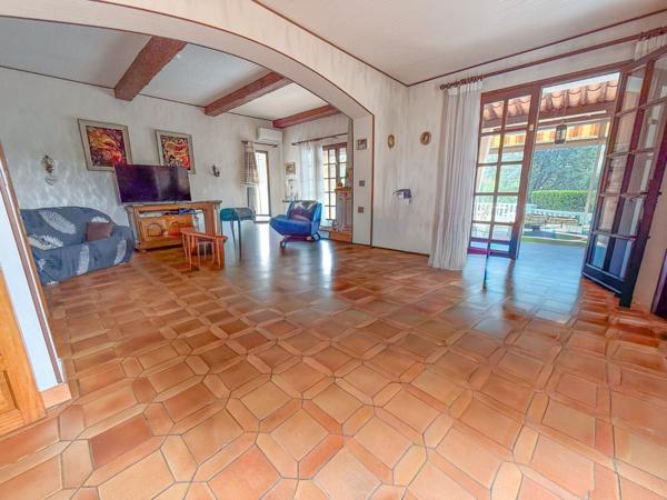 Saint-Raphaël Valescure-Nouveauté villa plain pied dans domaine fermé 3 chambres/garage/piscine