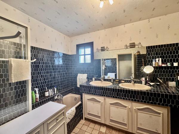 Saint-Raphaël Valescure-Nouveauté villa plain pied dans domaine fermé 3 chambres/garage/piscine