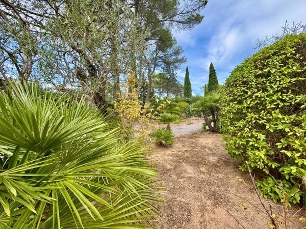 Saint-Raphaël Valescure-Nouveauté villa plain pied dans domaine fermé 3 chambres/garage/piscine