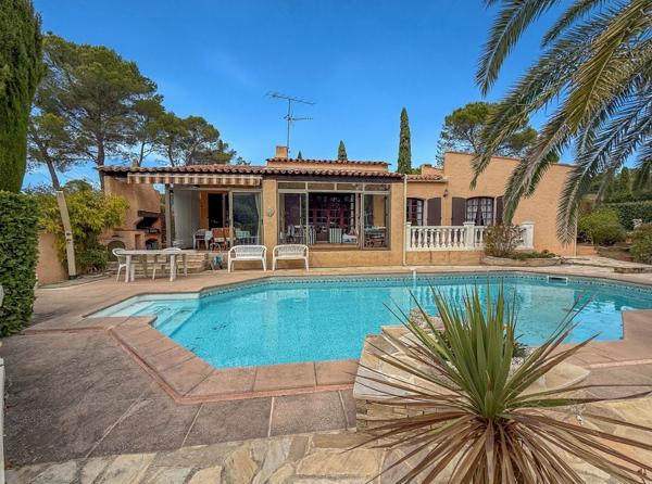 Saint-Raphaël Valescure-Nouveauté villa plain pied dans domaine fermé 3 chambres/garage/piscine