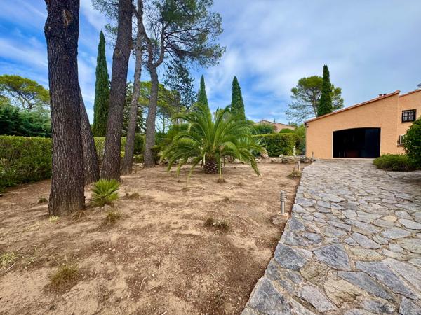 Saint-Raphaël Valescure-Nouveauté villa plain pied dans domaine fermé 3 chambres/garage/piscine