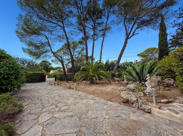 Saint-Raphaël Valescure-Nouveauté villa plain pied dans domaine fermé 3 chambres/garage/piscine