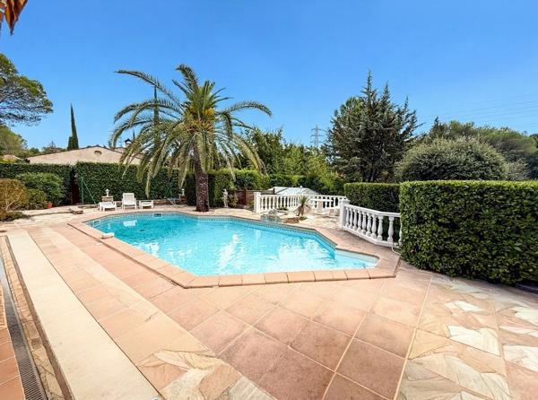 Saint-Raphaël Valescure-Nouveauté villa plain pied dans domaine fermé 3 chambres/garage/piscine