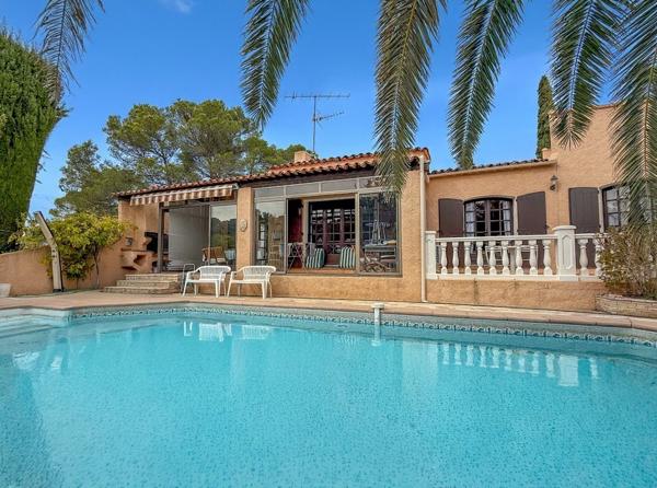 Saint-Raphaël Valescure-Nouveauté villa plain pied dans domaine fermé 3 chambres/garage/piscine