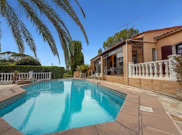 Saint-Raphaël Valescure-Nouveauté villa plain pied dans domaine fermé 3 chambres/garage/piscine