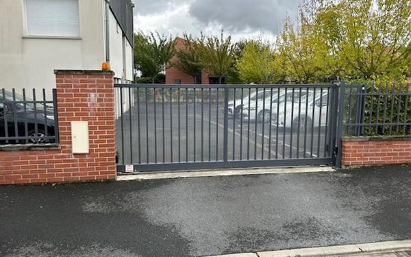 Stationnement à vendre    Saint-Brice-Courcelles