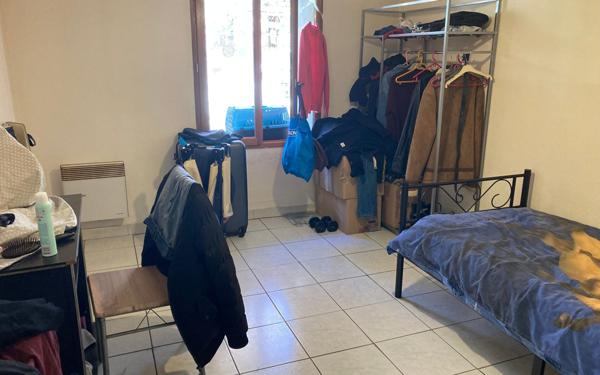 Appartement à vendre    3 pièces •  Saint-Gilles