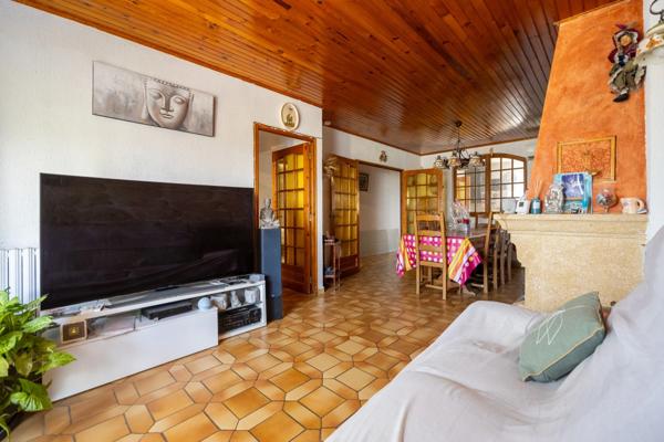 ***VISITE VIRTUELLE DISPONIBLE SUR DEMANDE…LA MILLIÈRE LIMITE LA PENNE-SUR-HUVEAUNE…MAISON 195m²… 5 CHAMBRES…PISCINE…JARDIN…DOUBLE LOGEMENT…VUE À COUPER LE SOUFFLE…RARE À LA VENTE***