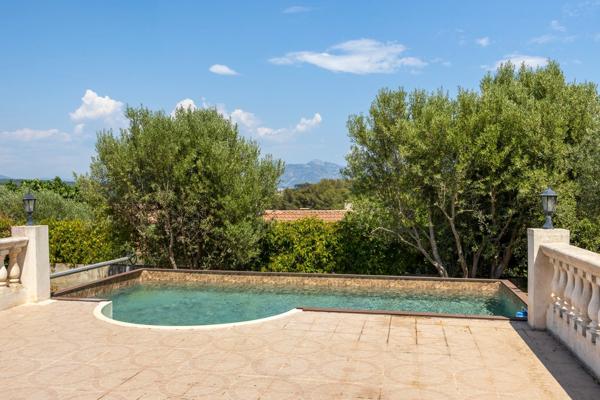 ***VISITE VIRTUELLE DISPONIBLE SUR DEMANDE…LA MILLIÈRE LIMITE LA PENNE-SUR-HUVEAUNE…MAISON 195m²… 5 CHAMBRES…PISCINE…JARDIN…DOUBLE LOGEMENT…VUE À COUPER LE SOUFFLE…RARE À LA VENTE***