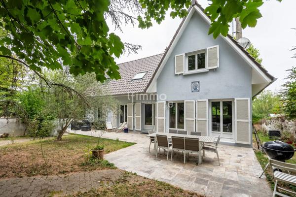 Le Raincy- Maison 200m2 + sous-sol total- 9P/5CH- Terrain 900m2