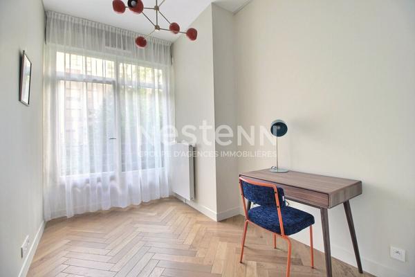 Appartement  récent Meublé à Courbevoie 3 pièces 55.44 m2  calme + Terrasse + Parking