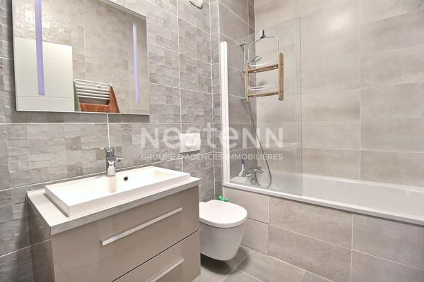 Appartement  récent Meublé à Courbevoie 3 pièces 55.44 m2  calme + Terrasse + Parking
