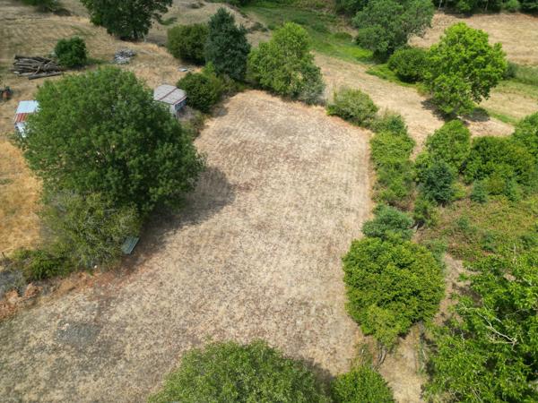 Spacieuse maison de hameau offrant une configuration modulable, de superbes espaces extérieurs et des granges
