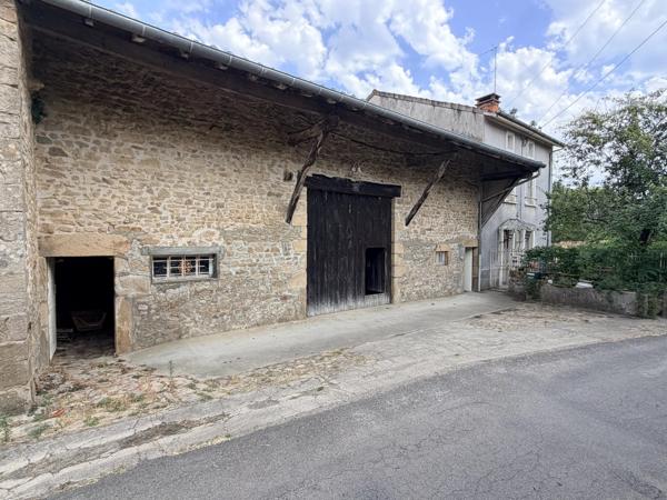 Spacieuse maison de hameau offrant une configuration modulable, de superbes espaces extérieurs et des granges