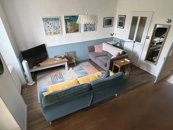 Spacieuse maison de hameau offrant une configuration modulable, de superbes espaces extérieurs et des granges