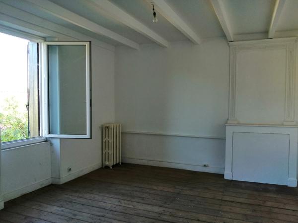 Maison de Maître trois appartements et dépendances