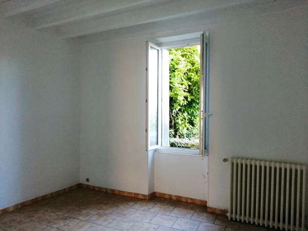 Maison de Maître trois appartements et dépendances