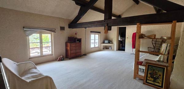 Maison familiale 240 m² - 4 chambres -Terrain 1 320 m² - Proche N4