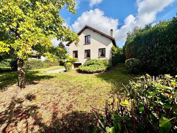 Maison de type F5 avec trois chambres  et sous-sol total