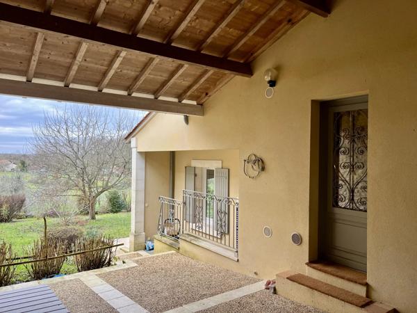 Charmante maison d'architecte offrant 3 chambres et un confort de vie optimal!