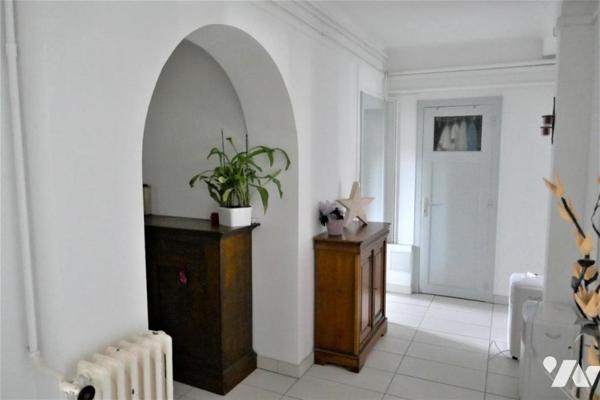 Appartement de standing de type F4 avec balcon