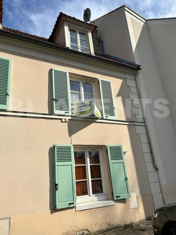 Rambouillet, Duplex T3 avec jardin et atelier, face au parc du château à 5 min à pied des commerces