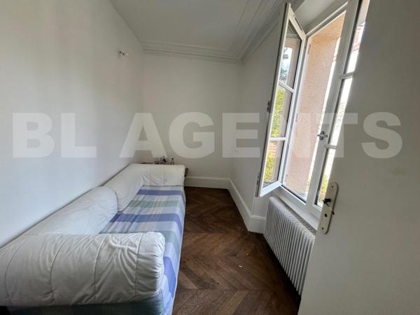 Rambouillet, Duplex T3 avec jardin et atelier, face au parc du château à 5 min à pied des commerces