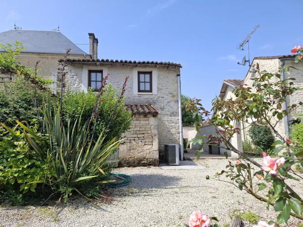 Grande maison de village avec piscine à Le Gicq