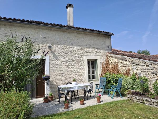 Grande maison de village avec piscine à Le Gicq
