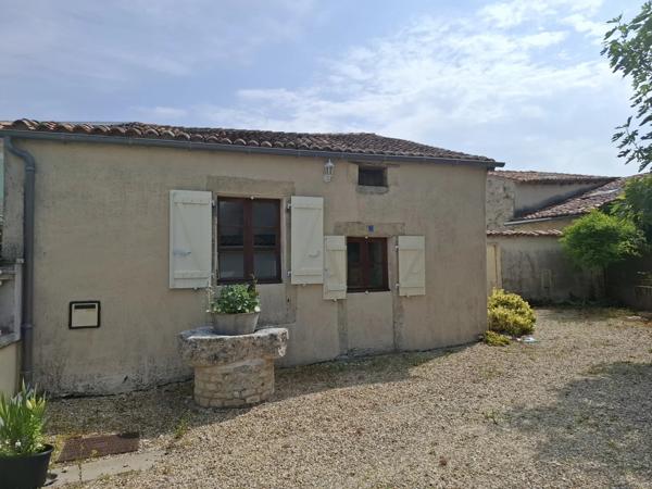 Grande maison de village avec piscine à Le Gicq