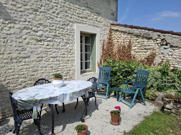 Grande maison de village avec piscine à Le Gicq