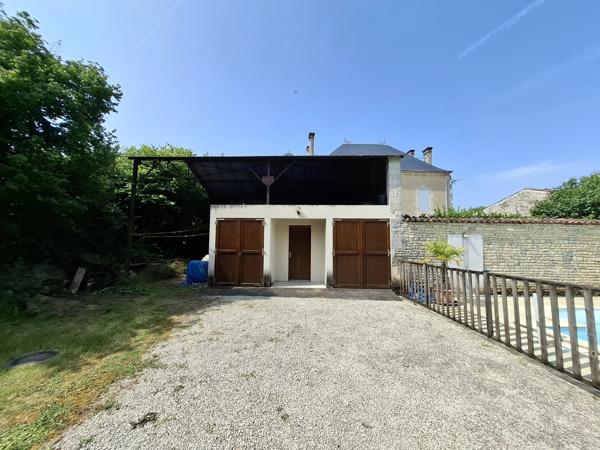 Grande maison de village avec piscine à Le Gicq
