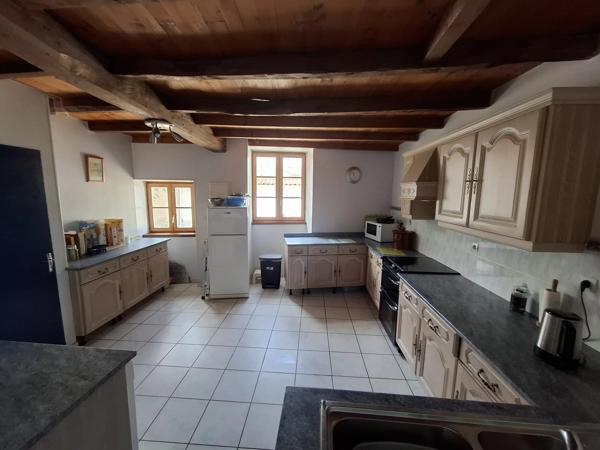 Grande maison de village avec piscine à Le Gicq