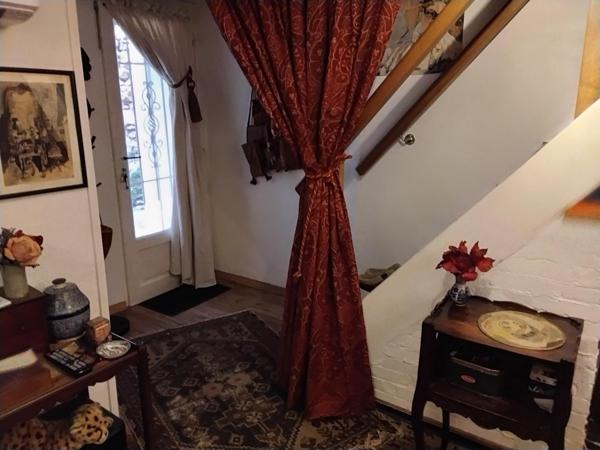 Jolie maison en pierre vendue meublée