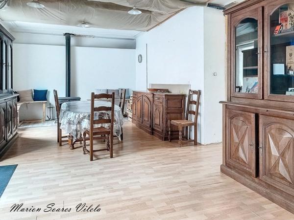CHAUMES-EN-BRIE, Gros potentiel pour cette maison de ville à rénover sur plus de 160 m² habitables.