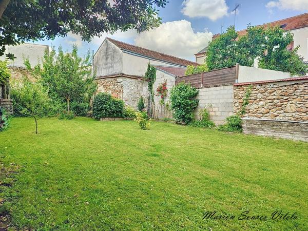 CHAUMES-EN-BRIE, Gros potentiel pour cette maison de ville à rénover sur plus de 160 m² habitables.