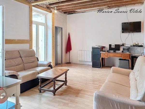 CHAUMES-EN-BRIE, Gros potentiel pour cette maison de ville à rénover sur plus de 160 m² habitables.