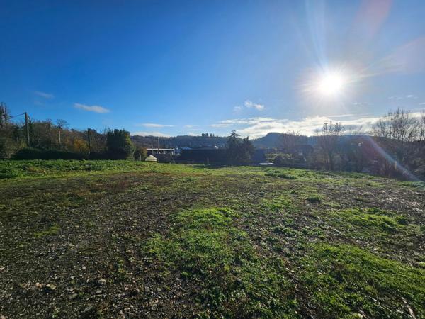 Ensemble immobilier, charmante maison de 165 m², une structure brute à finaliser deux parcelles constructibles cadastrées