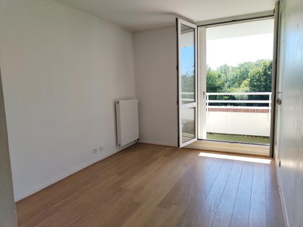 Appartement
         5 pièces
        - 94 m² Exclusivité 359 000 € *